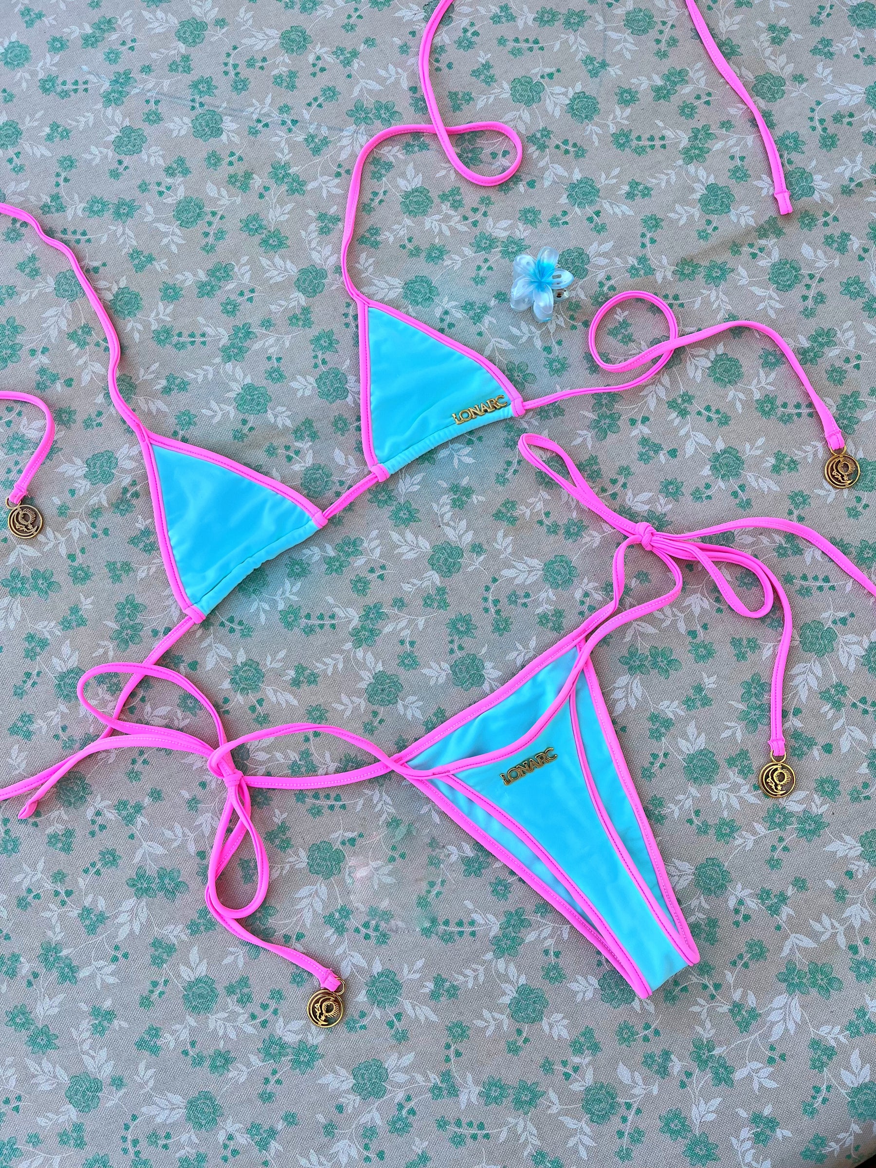 Tiny Bottom Azul menta y tiras Gummy